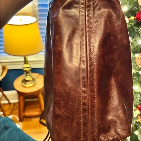 Rough & Tumble large 7 Pocket Leather Tote Bag - Picture 4 of 7